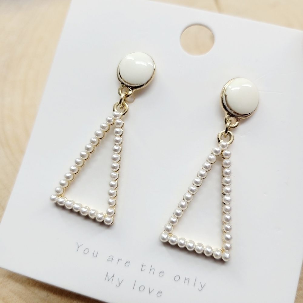 Brand New Gold Tone Triangle Pearls Earrings